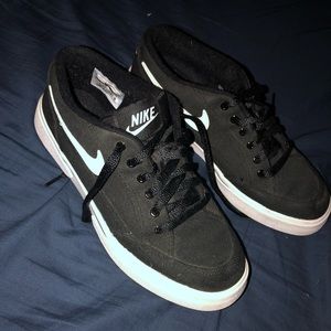 Black Casual Nike SB Shoes (W 7.5)